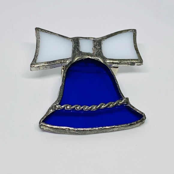 Unique artisan made stain glass bell brooch - Picture 3 of 4